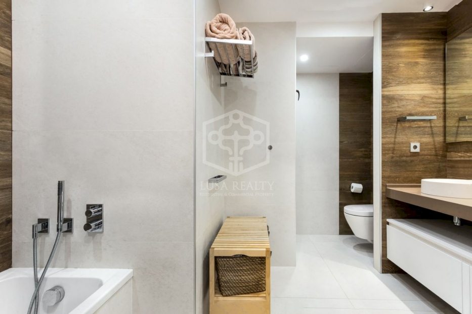 Huoneisto Barcelona, Espanja 4 makuuhuonetta, 325 m2 No. 78276