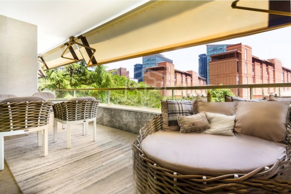 Huoneisto Barcelona, Espanja 4 makuuhuonetta, 325 m2 No. 78276