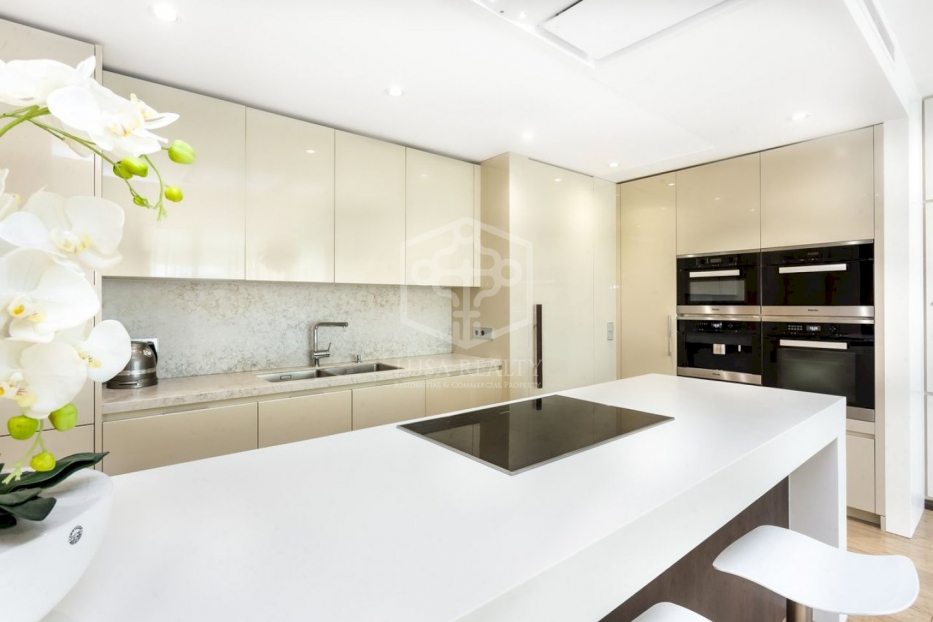 Huoneisto Barcelona, Espanja 4 makuuhuonetta, 325 m2 No. 78276