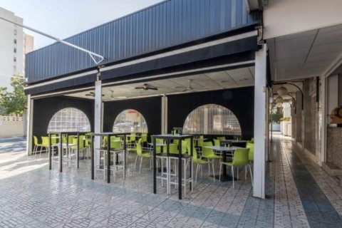 Propiedad comercial en Alicante, España 72 m2 No. 165549