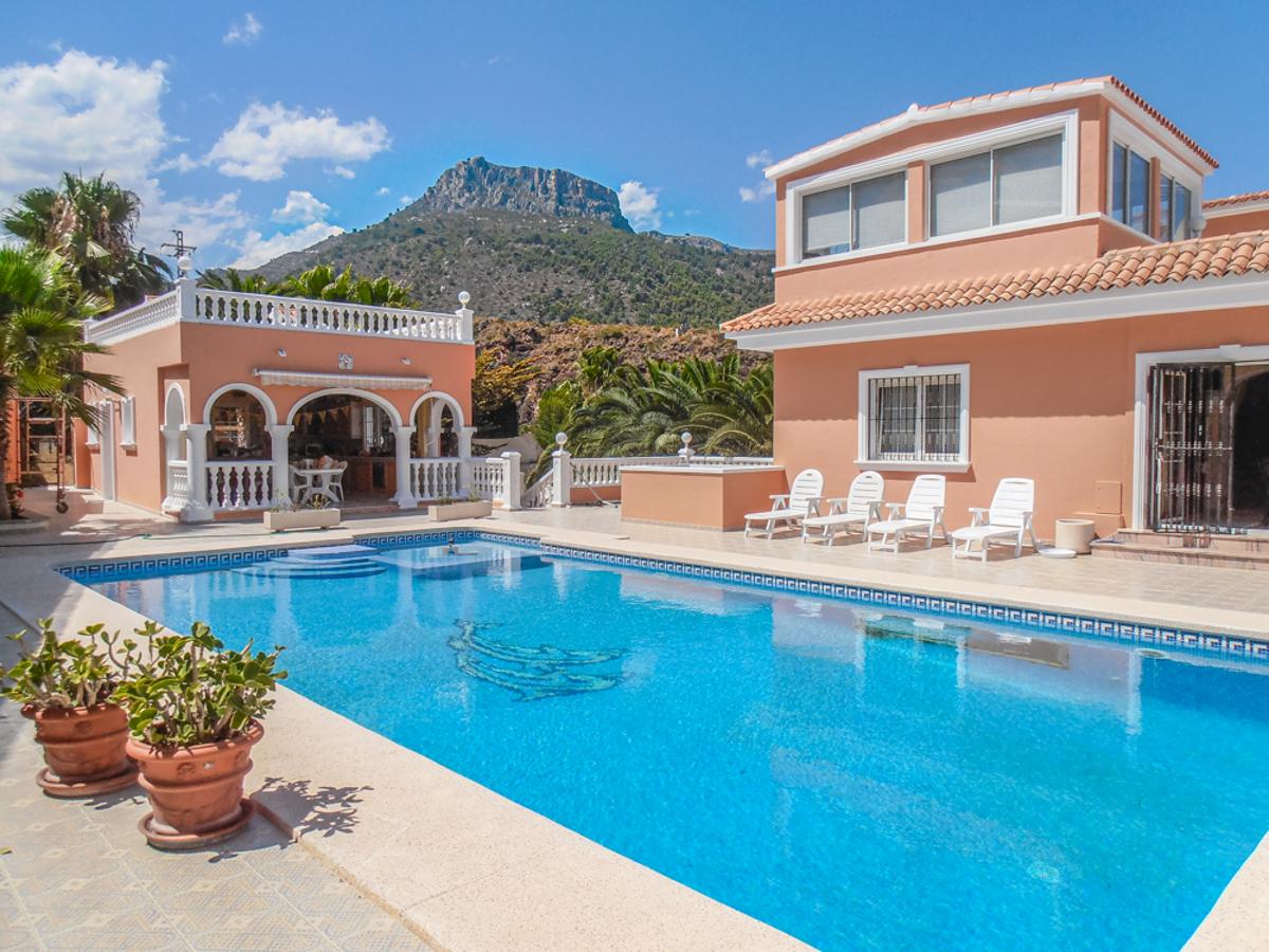 Villa en Calpe, Alicante, España 5 dormitorios, 460 m2 No. 80283