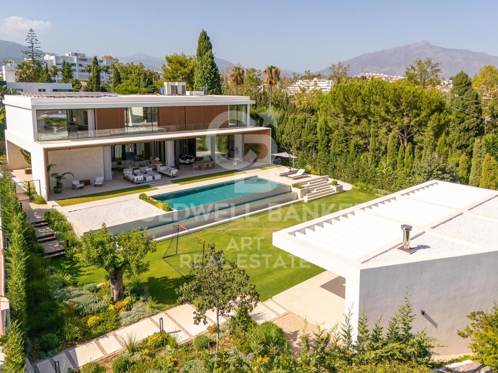 Dom w Marbella, Malaga, Hiszpania 6 sypialni, 1057 mkw. nr 157673