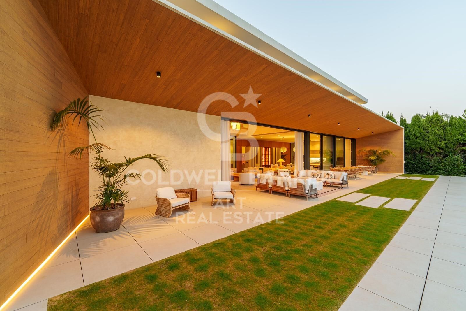Dom w Marbella, Malaga, Hiszpania 6 sypialni, 1057 mkw. nr 157673