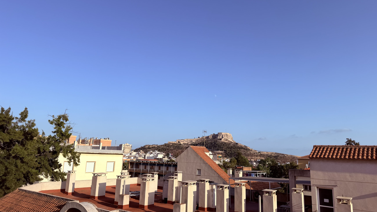 Apartamento en Alicante, España 3 dormitorios,  No. 195429