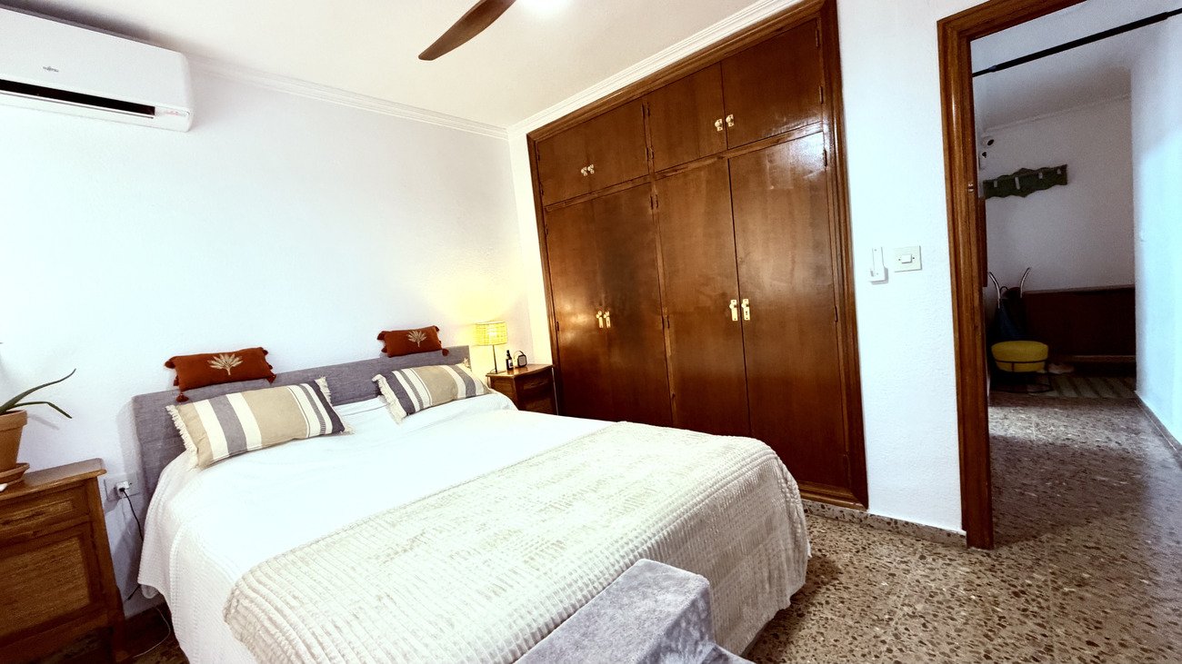 Apartamento en Alicante, España 3 dormitorios,  No. 195429
