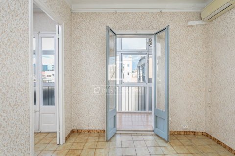 Apartment in Barcelona, Spain 4 bedrooms, 81 sq.m. No. 192678
