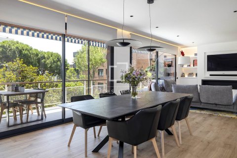 Huoneisto Barcelona, Espanja 6 makuuhuonetta, 201 m2 No. 192675