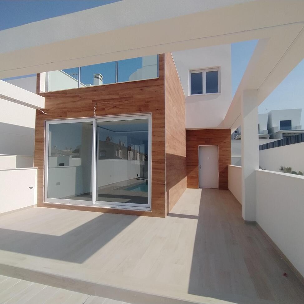 Villa en Torrevieja, Alicante, España 3 dormitorios,  No. 139782