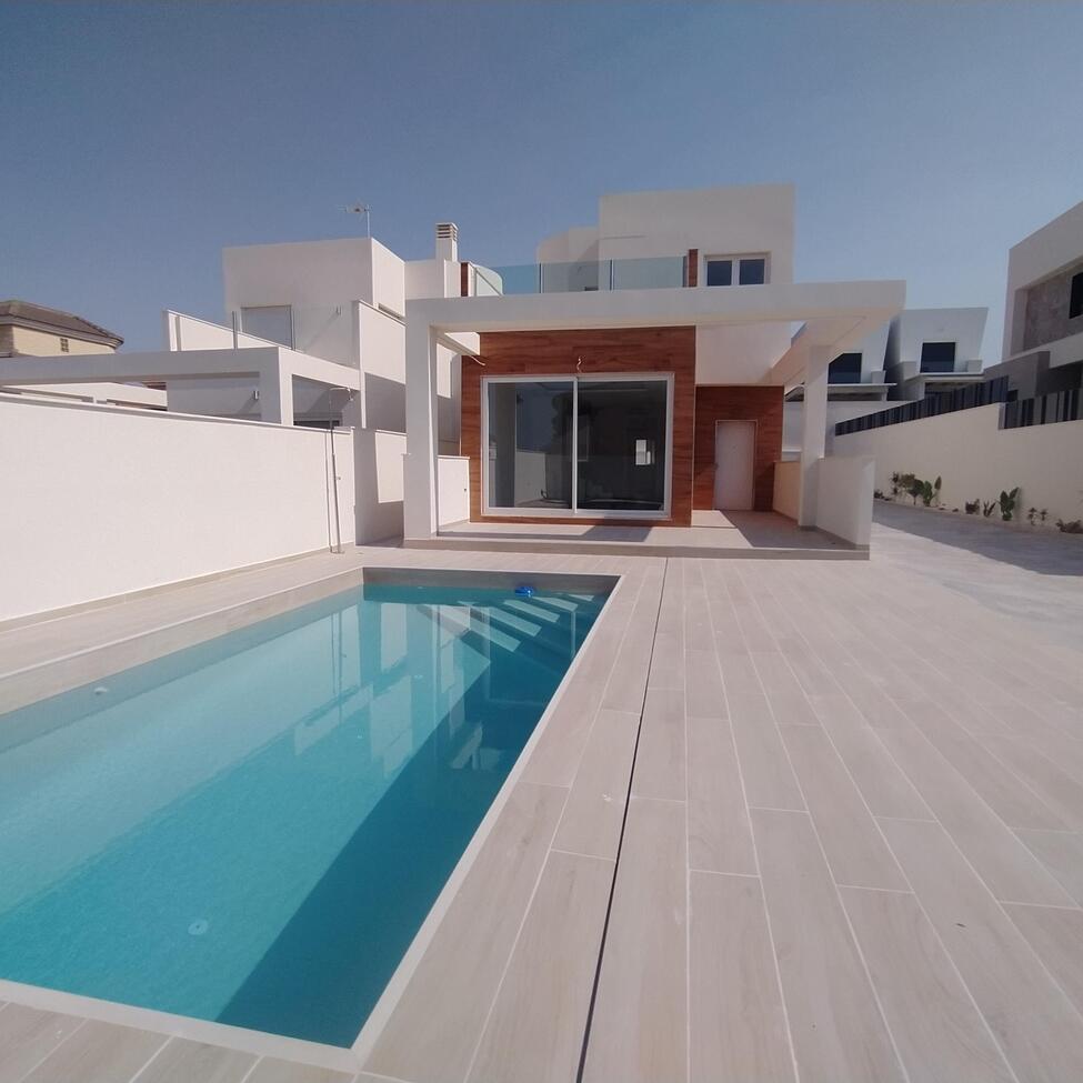 Villa en Torrevieja, Alicante, España 3 dormitorios,  No. 139782