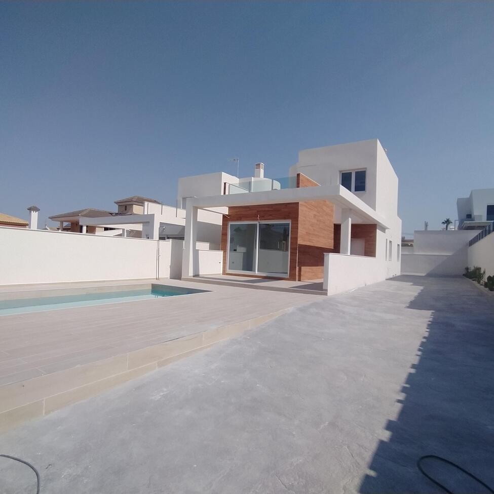 Villa en Torrevieja, Alicante, España 3 dormitorios,  No. 139782