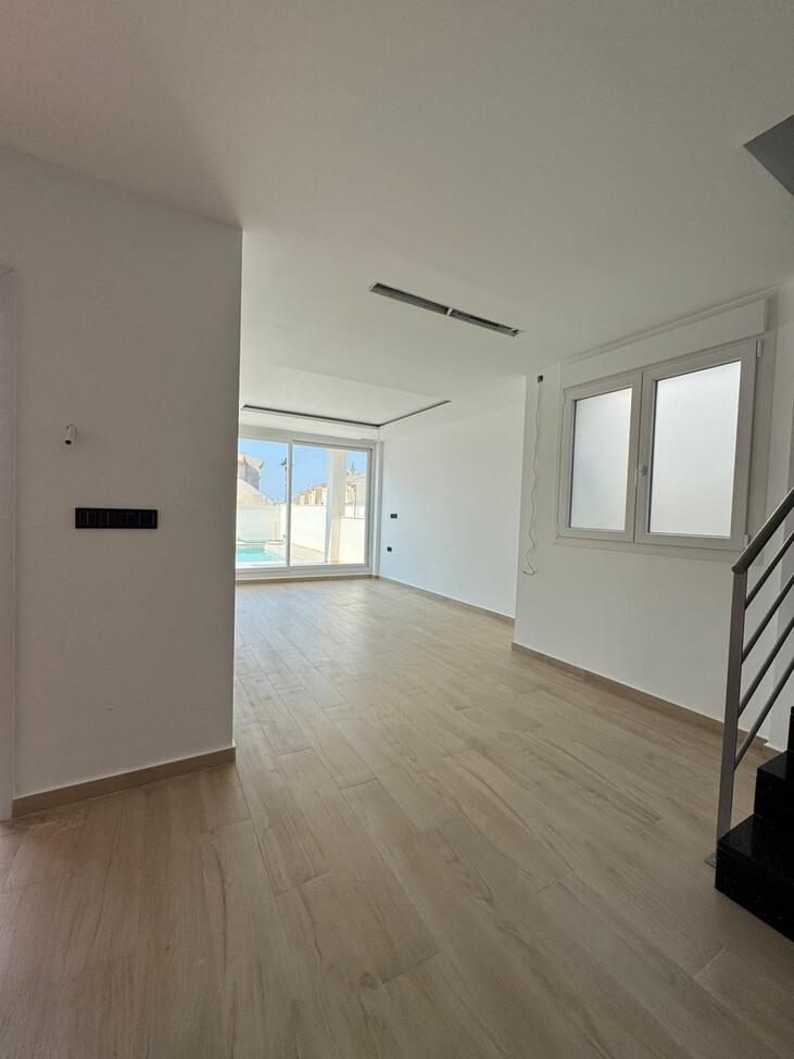 Villa en Torrevieja, Alicante, España 3 dormitorios,  No. 139782