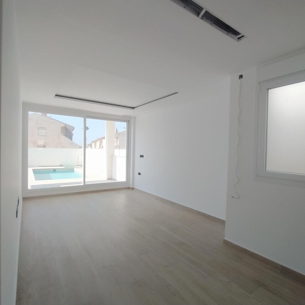 Villa en Torrevieja, Alicante, España 3 dormitorios,  No. 139782