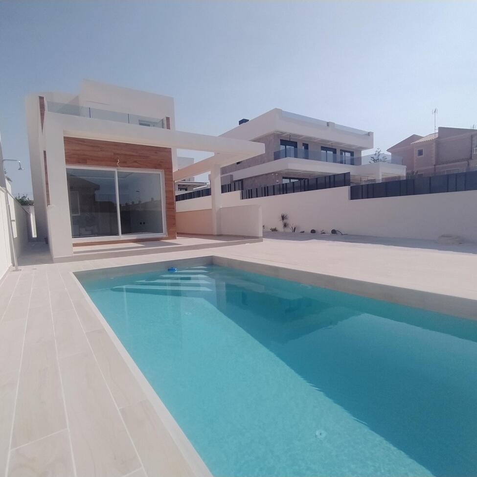 Villa en Torrevieja, Alicante, España 3 dormitorios,  No. 139782