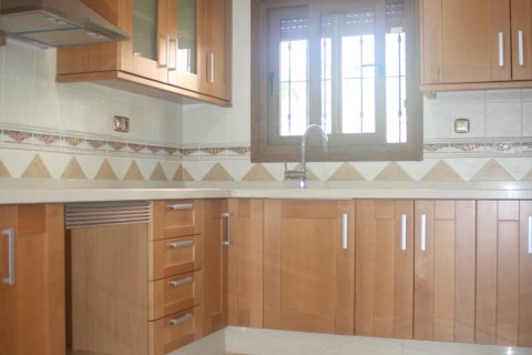 Villa in Torrevieja, Alicante, Spain 3 bedrooms, 319 sq.m. No. 188715
