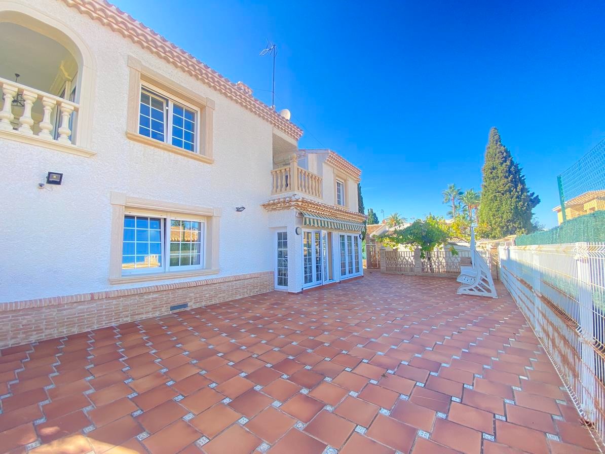 Villa in Cabo Roig, Alicante, Spain 8 bedrooms, 350 sq.m. No. 161735