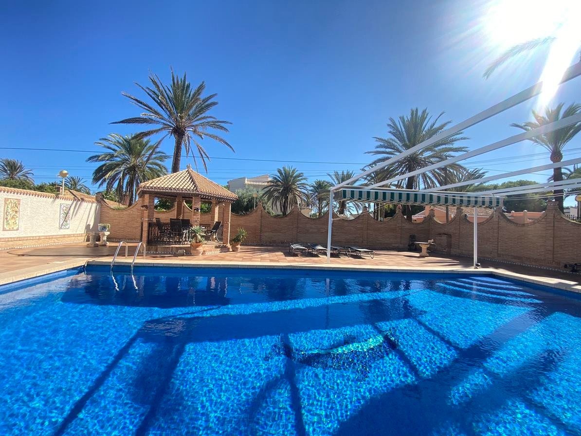 Villa in Cabo Roig, Alicante, Spain 8 bedrooms, 350 sq.m. No. 161735