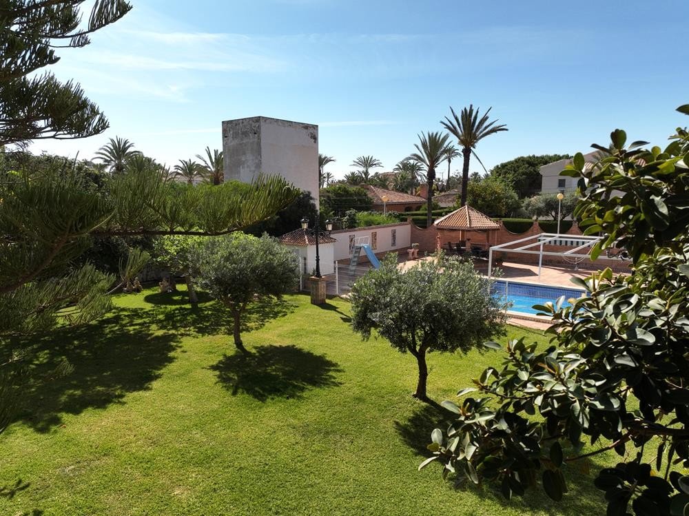 Villa in Cabo Roig, Alicante, Spain 8 bedrooms, 350 sq.m. No. 161735