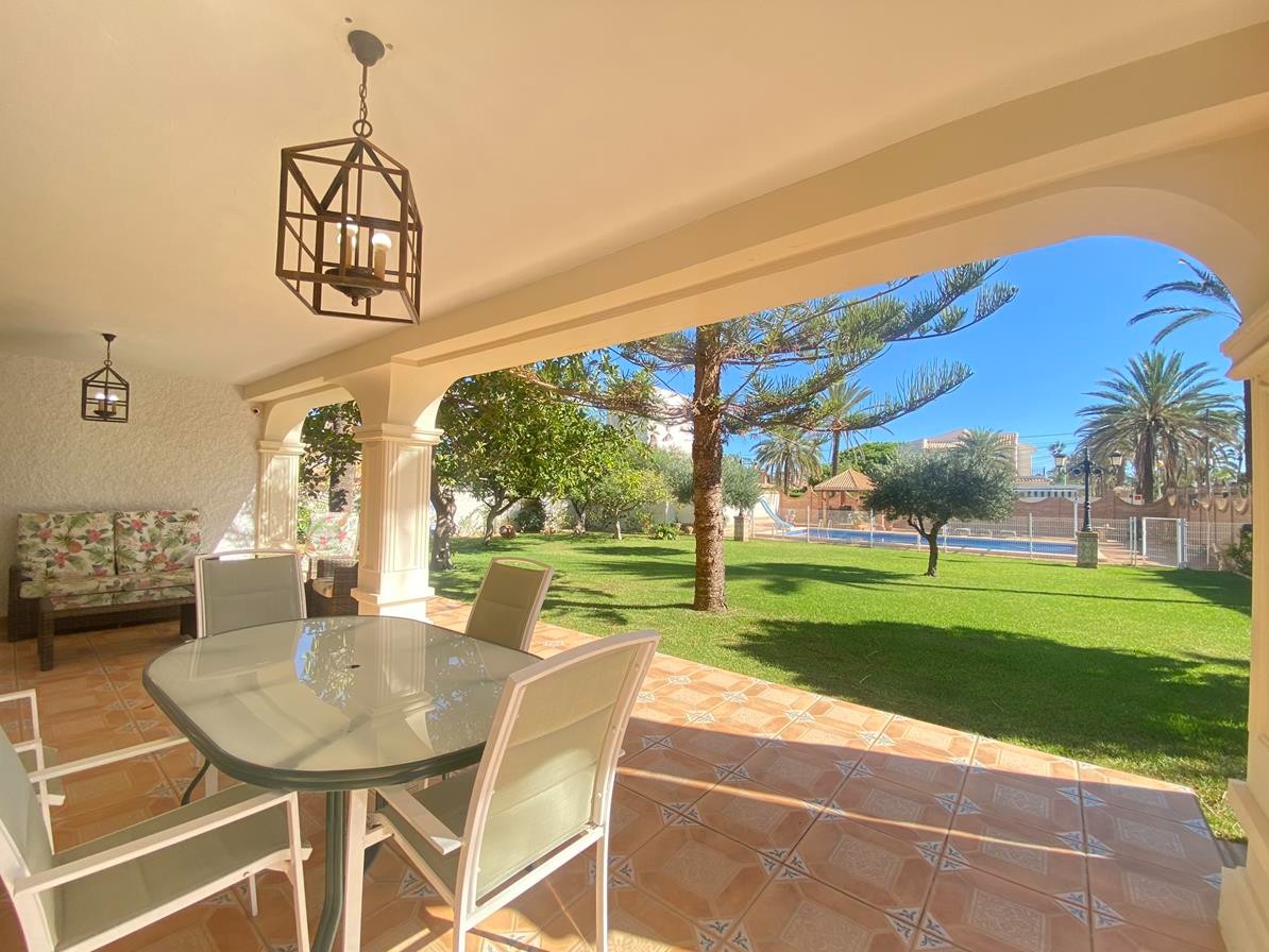 Villa in Cabo Roig, Alicante, Spain 8 bedrooms, 350 sq.m. No. 161735
