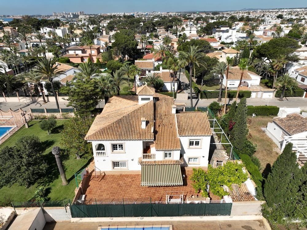 Villa in Cabo Roig, Alicante, Spain 8 bedrooms, 350 sq.m. No. 161735