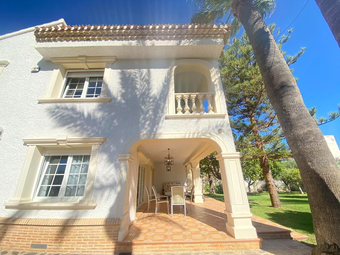 Villa in Cabo Roig, Alicante, Spain 8 bedrooms, 350 sq.m. No. 161735