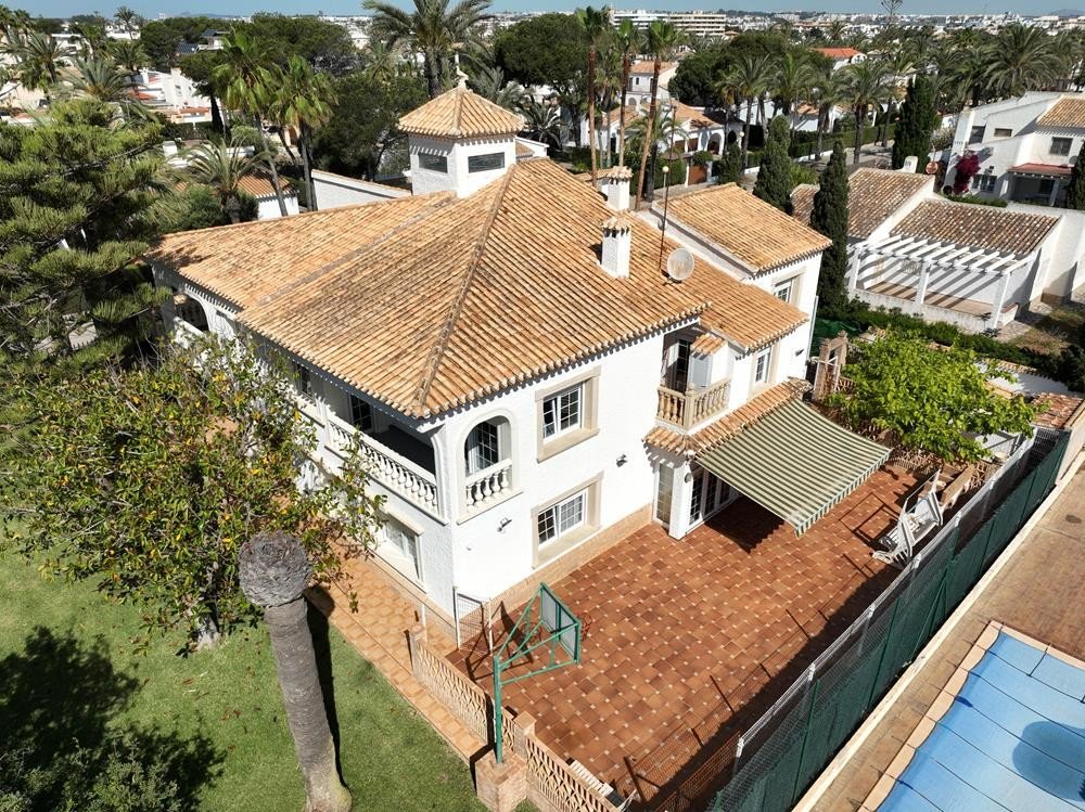 Villa in Cabo Roig, Alicante, Spain 8 bedrooms, 350 sq.m. No. 161735
