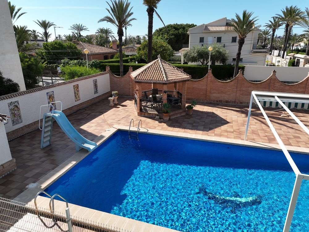 Villa in Cabo Roig, Alicante, Spain 8 bedrooms, 350 sq.m. No. 161735