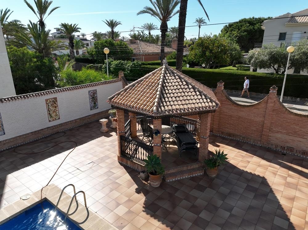 Villa in Cabo Roig, Alicante, Spain 8 bedrooms, 350 sq.m. No. 161735