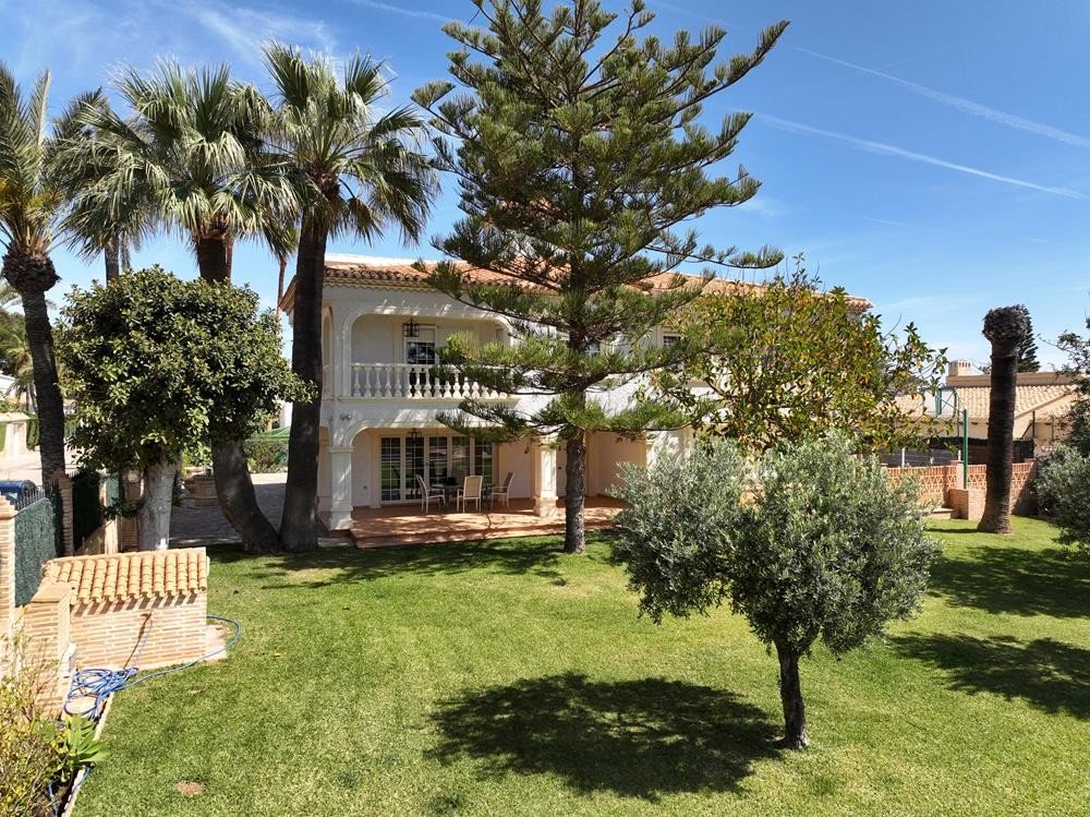 Villa in Cabo Roig, Alicante, Spain 8 bedrooms, 350 sq.m. No. 161735