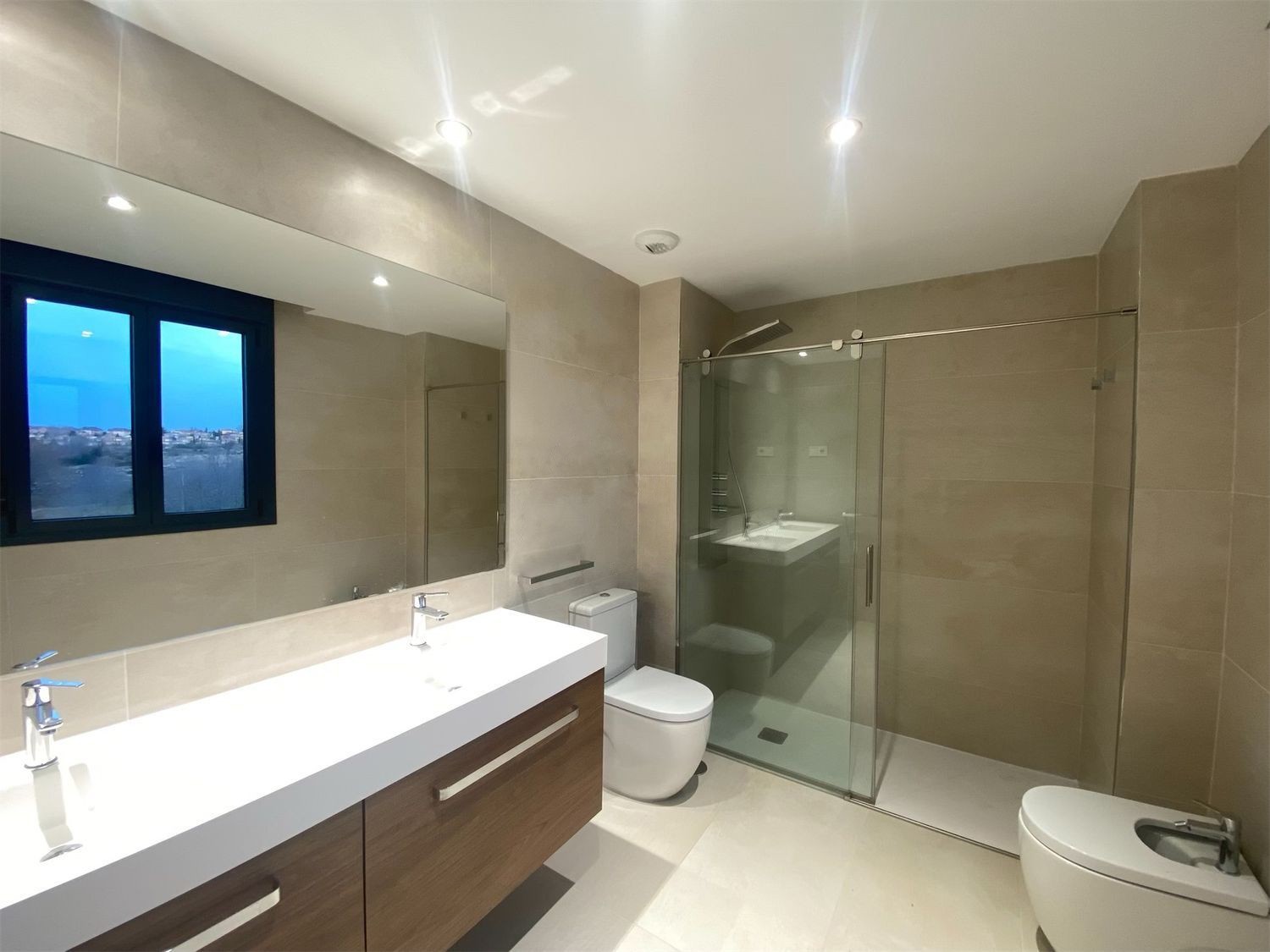 Apartamento en Madrid, España 4 dormitorios, 220 m2 No. 143142