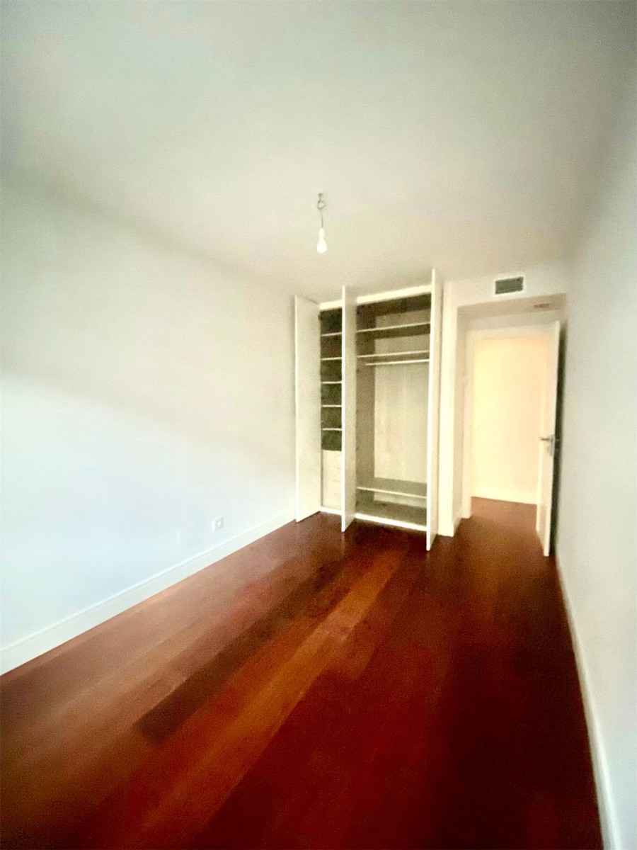Apartamento en Madrid, España 4 dormitorios, 220 m2 No. 143142