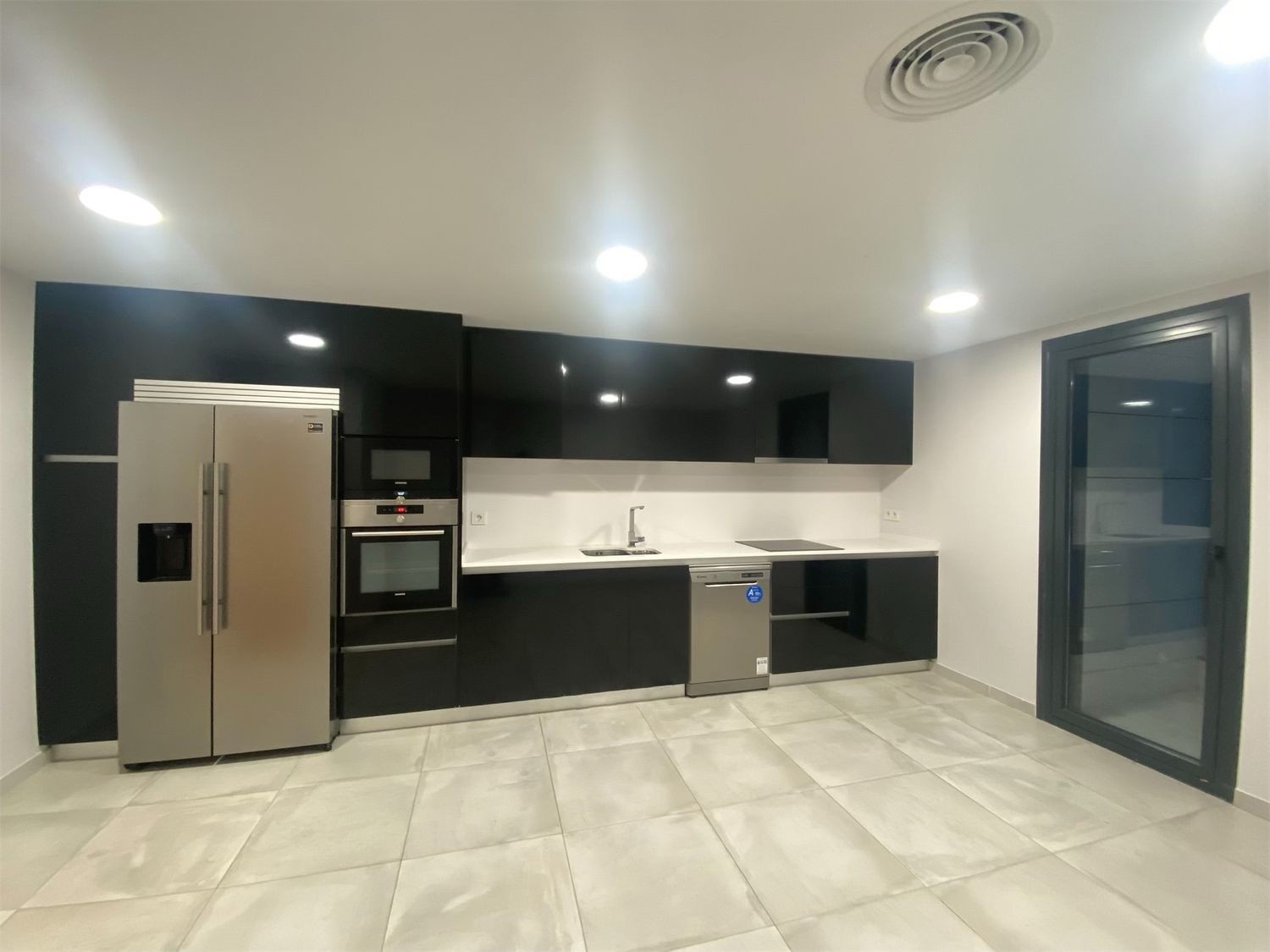 Apartamento en Madrid, España 4 dormitorios, 220 m2 No. 143142