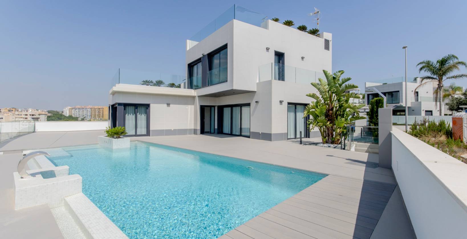 Villa en Campoamor, Alicante, España 3 dormitorios, 319 m2 No. 146528