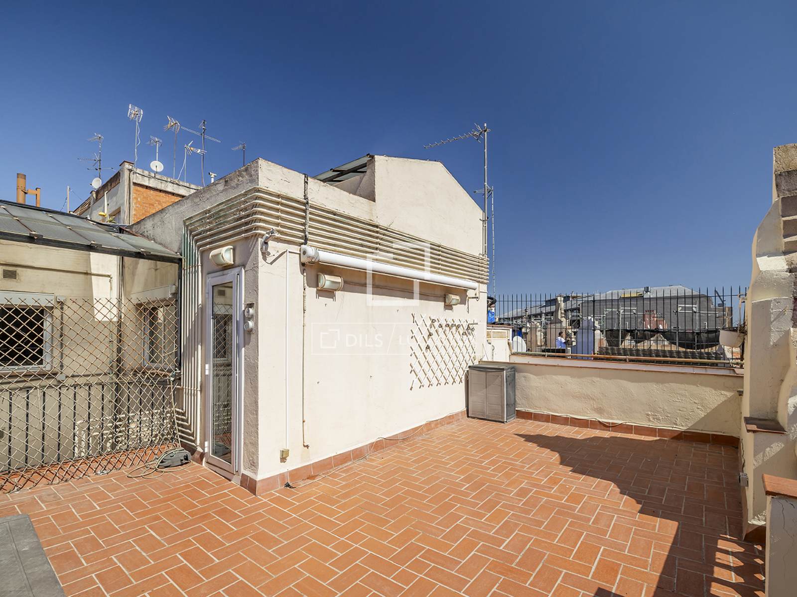 Kattohuoneisto Barcelona, Espanja 2 makuuhuonetta, 74 m2 No. 195615