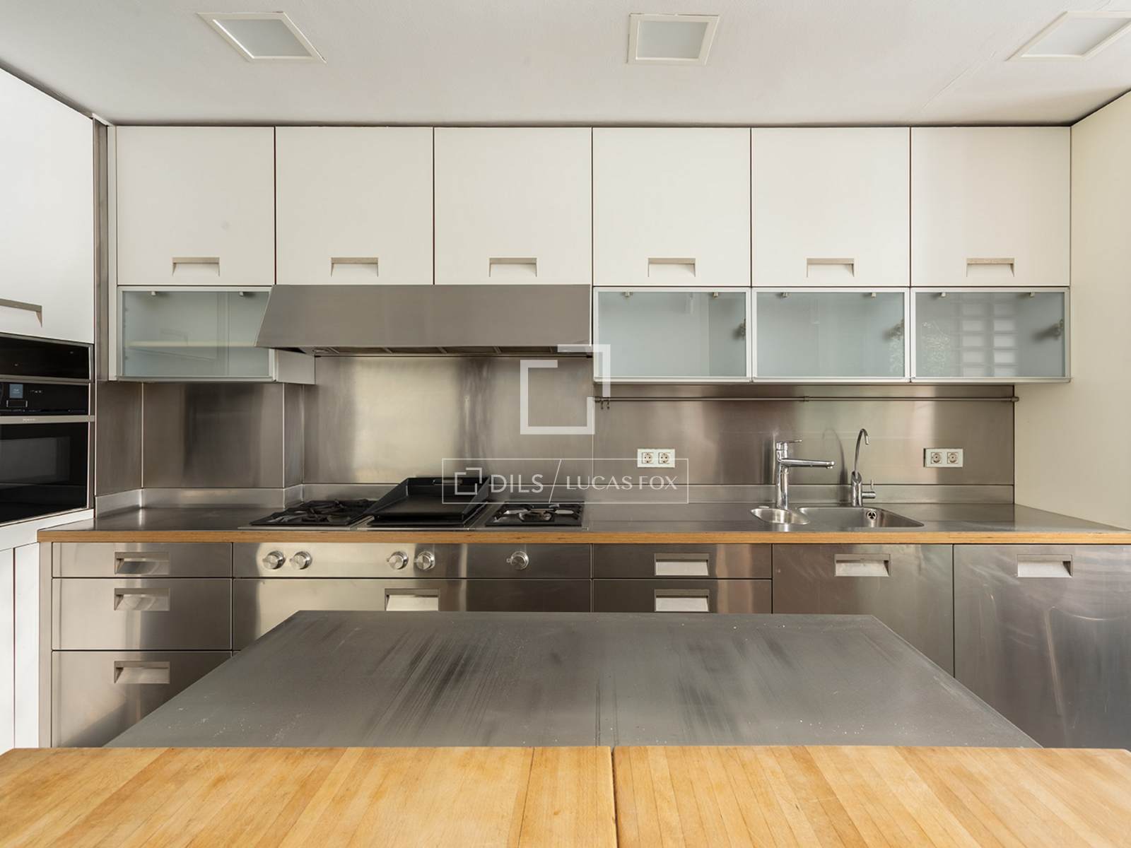 Villa à Barcelona, Espagne 6 chambres, 422 m2 No. 195612