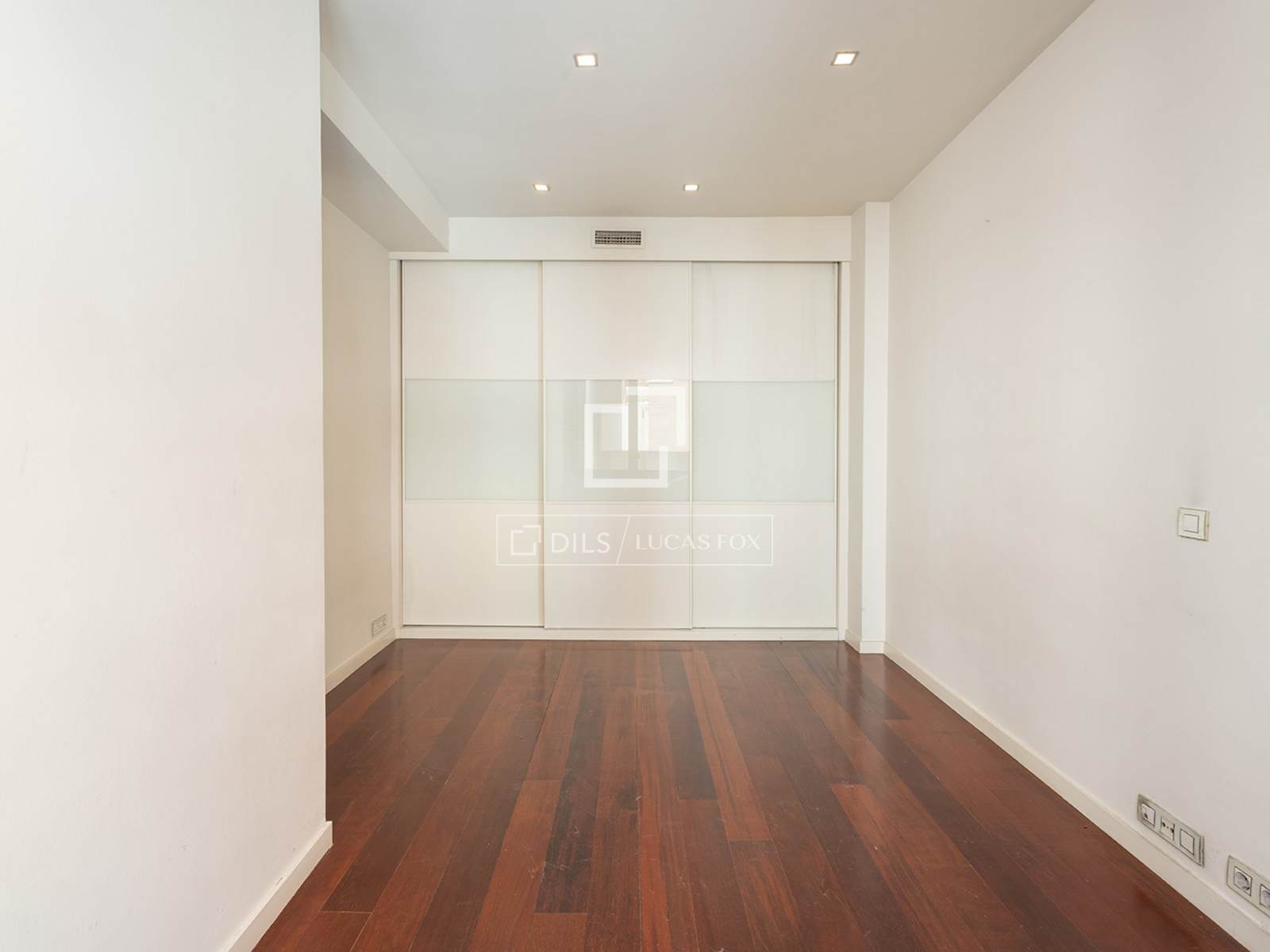Villa à Barcelona, Espagne 6 chambres, 422 m2 No. 195612