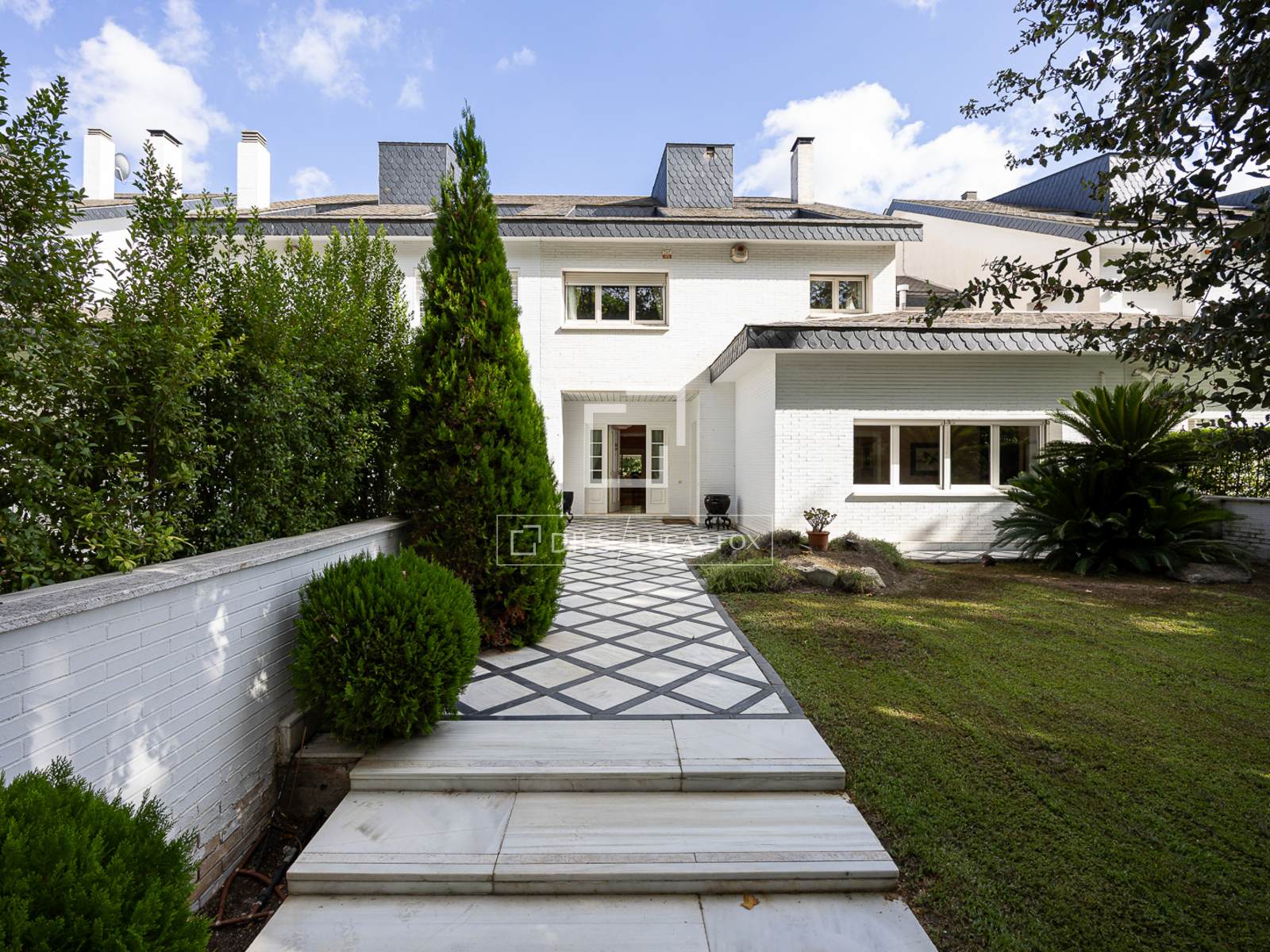 Villa en Barcelona, España 8 dormitorios, 592 m2 No. 195614