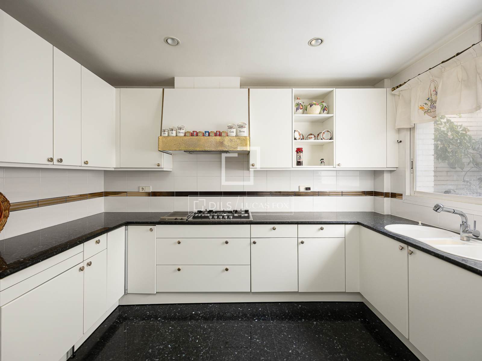 Villa en Barcelona, España 8 dormitorios, 592 m2 No. 195614
