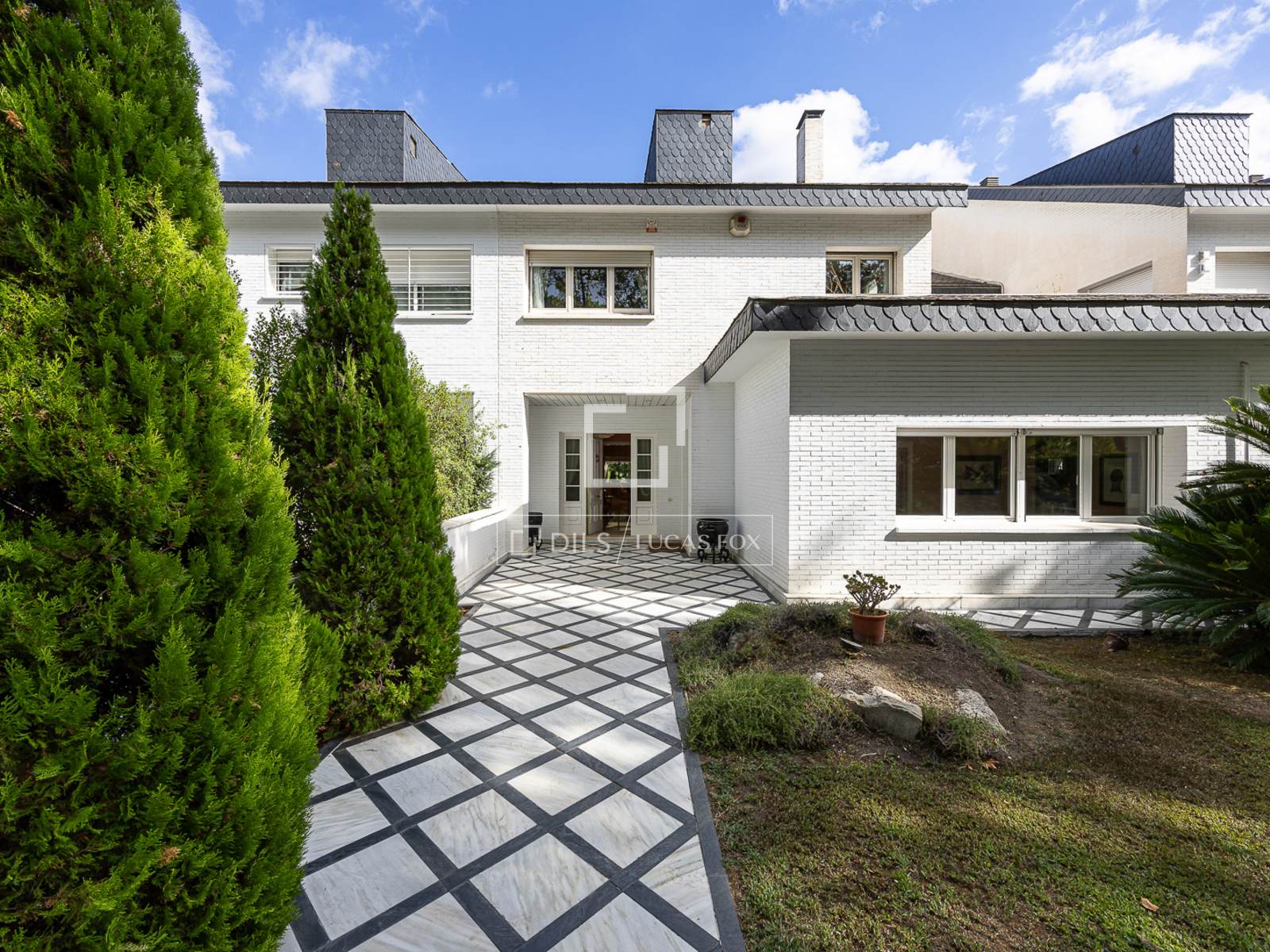 Villa en Barcelona, España 8 dormitorios, 592 m2 No. 195614