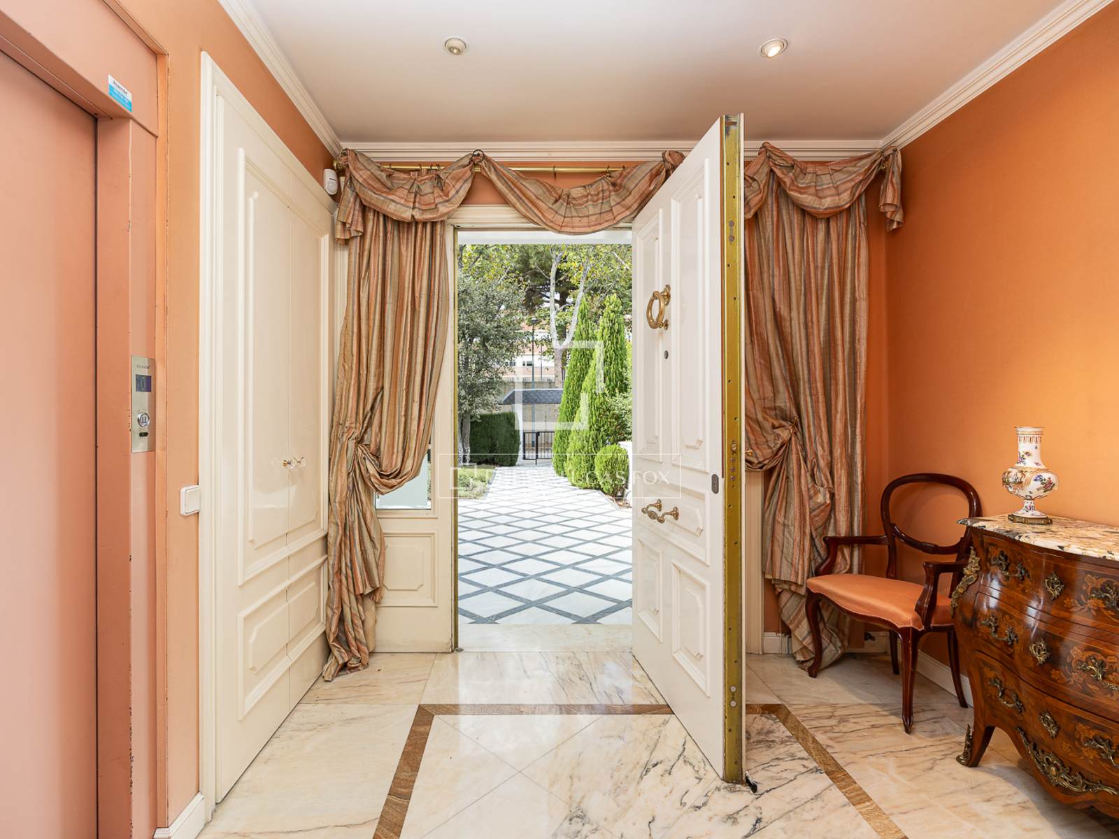 Villa en Barcelona, España 8 dormitorios, 592 m2 No. 195614