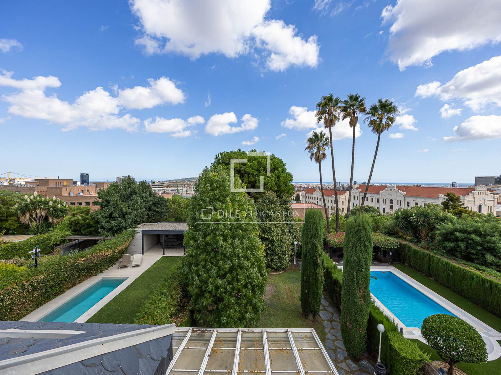 Villa en Barcelona, España 8 dormitorios, 592 m2 No. 195614