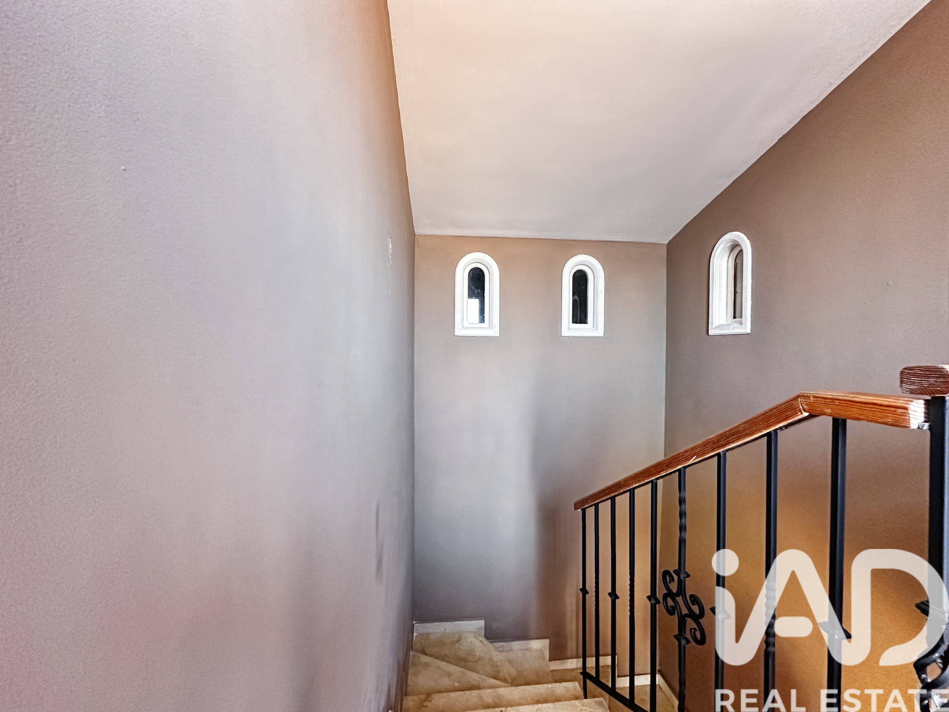 Kaupunkipientalo La Nucia, Alicante, Espanja 8 makuuhuonetta, 191 m2 No. 172499