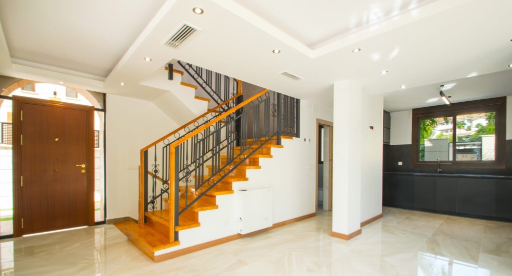 Villa i Finestrat, Alicante, Spanien 4 sovrum, 380 kvm. Nr. 145199