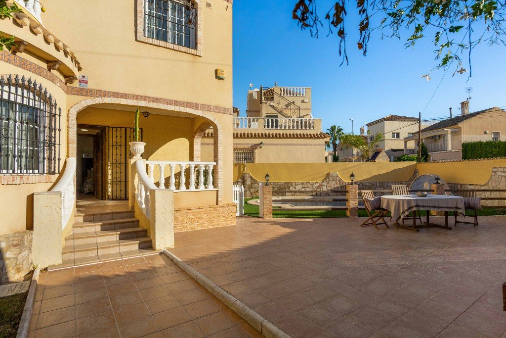 Villa en La Florida, Alicante, España 5 dormitorios, 161 m2 No. 145196
