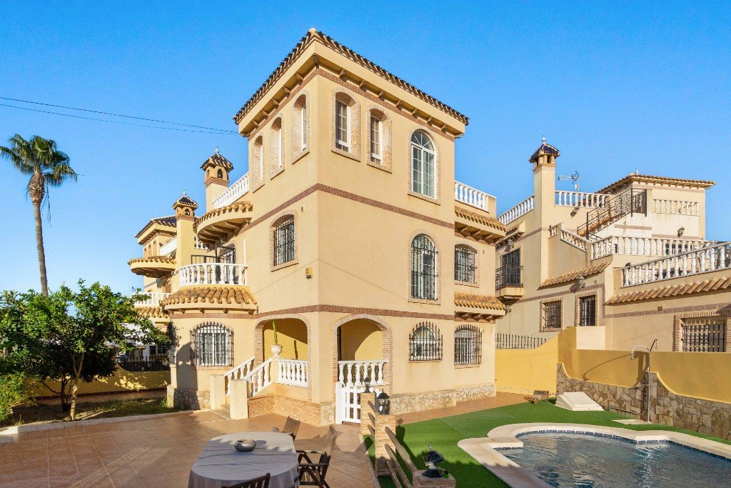 Villa en La Florida, Alicante, España 5 dormitorios, 161 m2 No. 145196