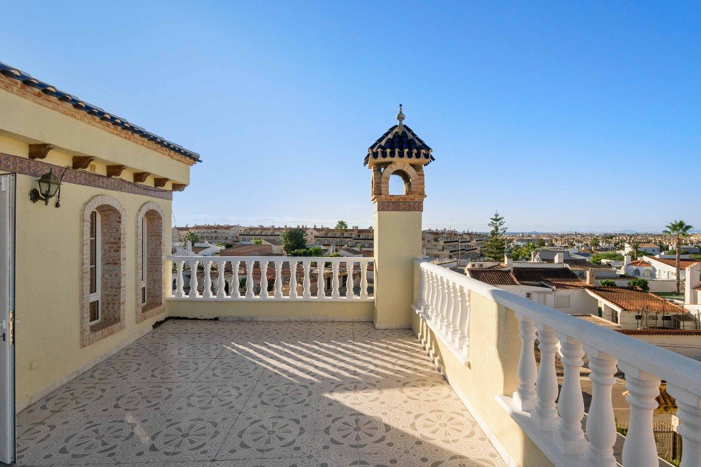 Villa en La Florida, Alicante, España 5 dormitorios, 161 m2 No. 145196