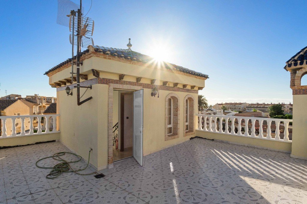 Villa en La Florida, Alicante, España 5 dormitorios, 161 m2 No. 145196