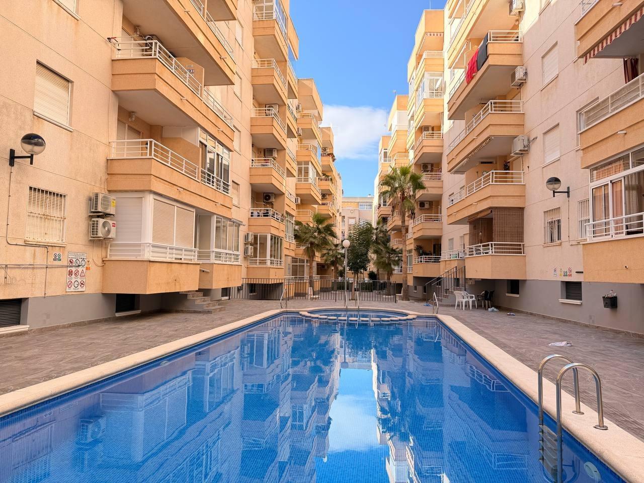 Apartment in Torrevieja, Alicante, Spain 2 bedrooms, 65 sq.m. No. 184306