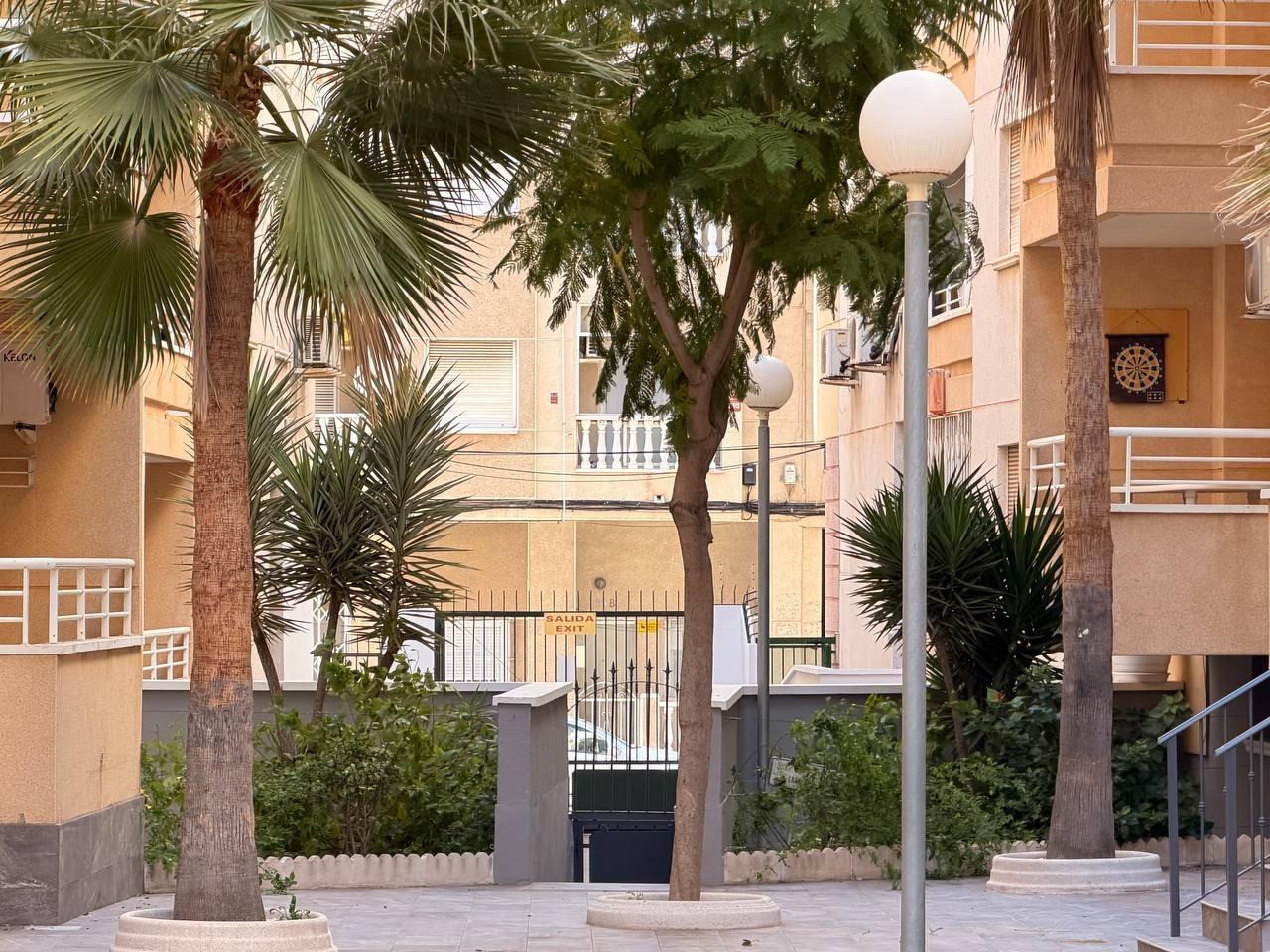 Apartment in Torrevieja, Alicante, Spain 2 bedrooms, 65 sq.m. No. 184306