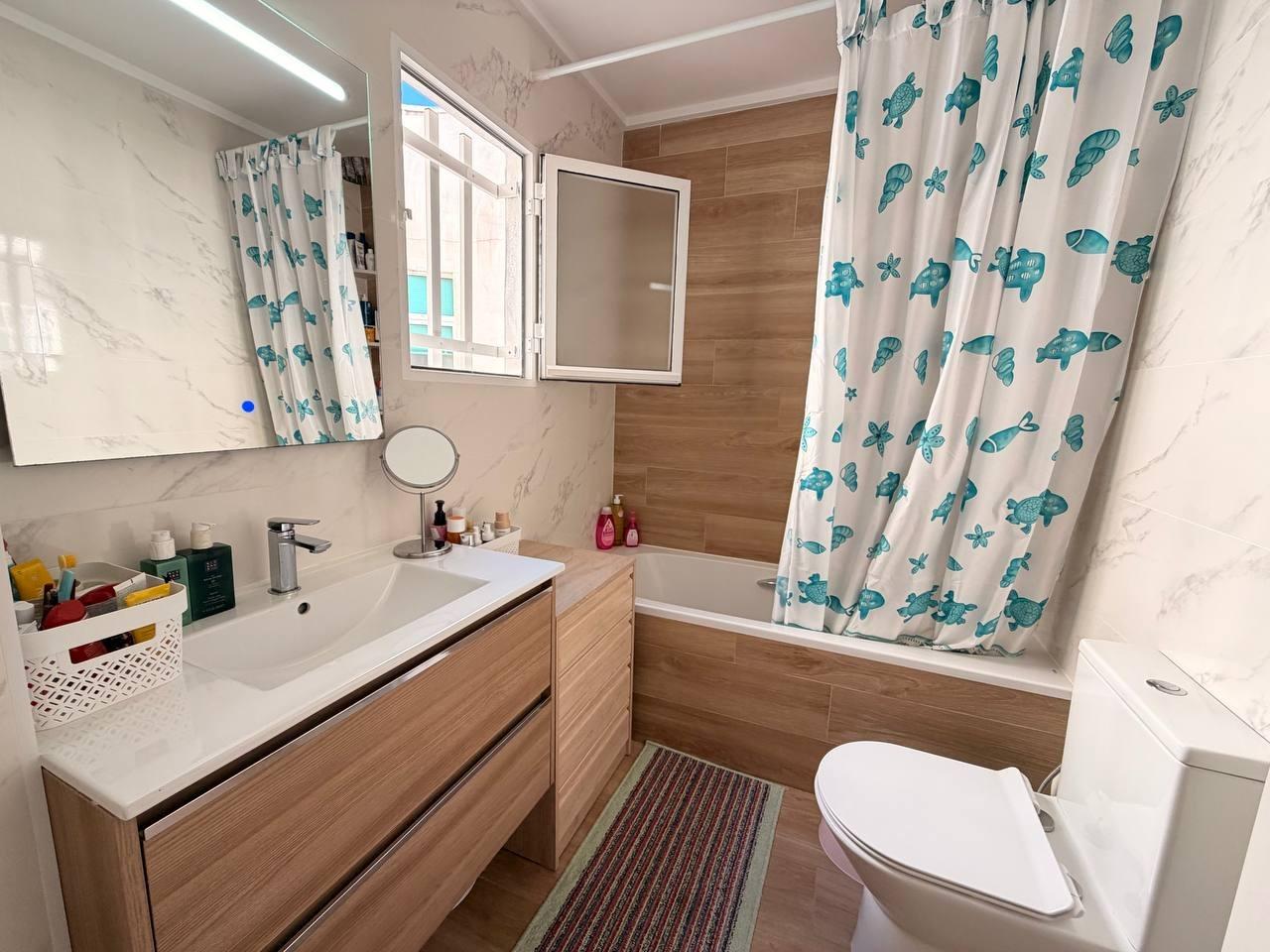 Apartment in Torrevieja, Alicante, Spain 2 bedrooms, 65 sq.m. No. 184306