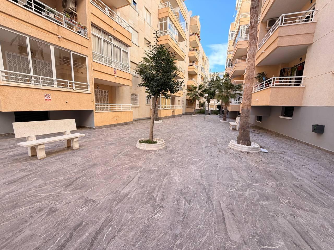 Apartment in Torrevieja, Alicante, Spain 2 bedrooms, 65 sq.m. No. 184306